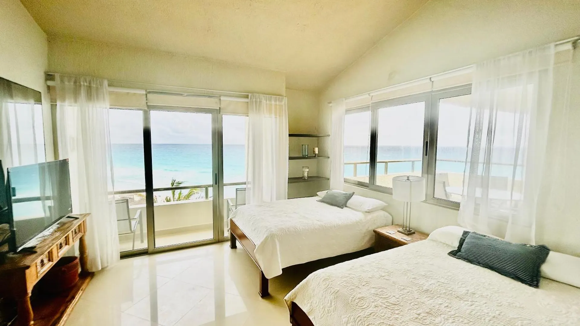 Solymar Corner Penthouse Condo Cancun Mexico
